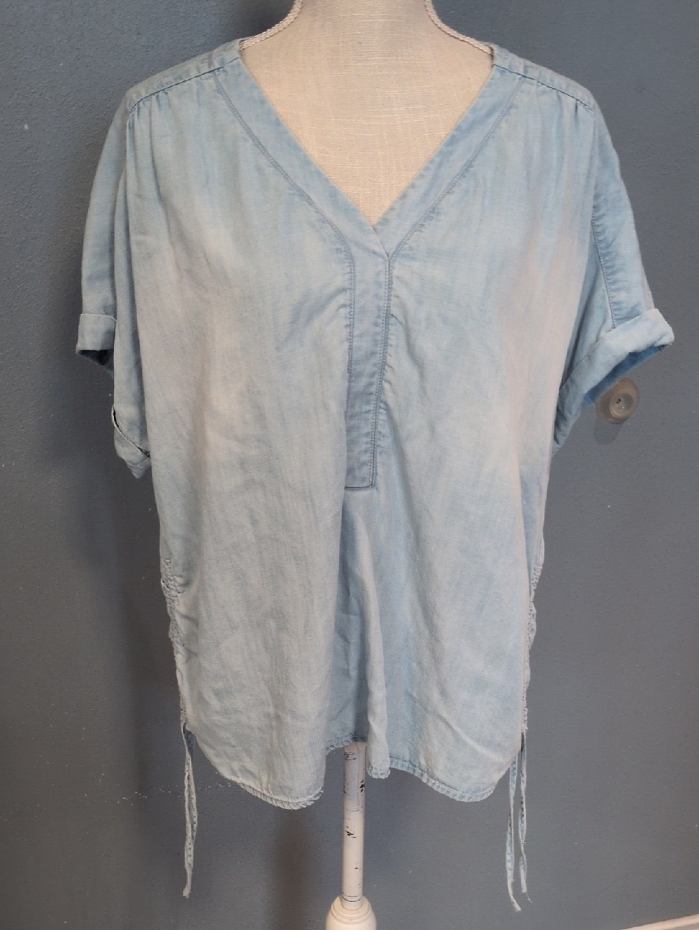 Chico's Chambray Denim 100% Tencel Lyocell Ruched Largenlook Resortwear Blouse